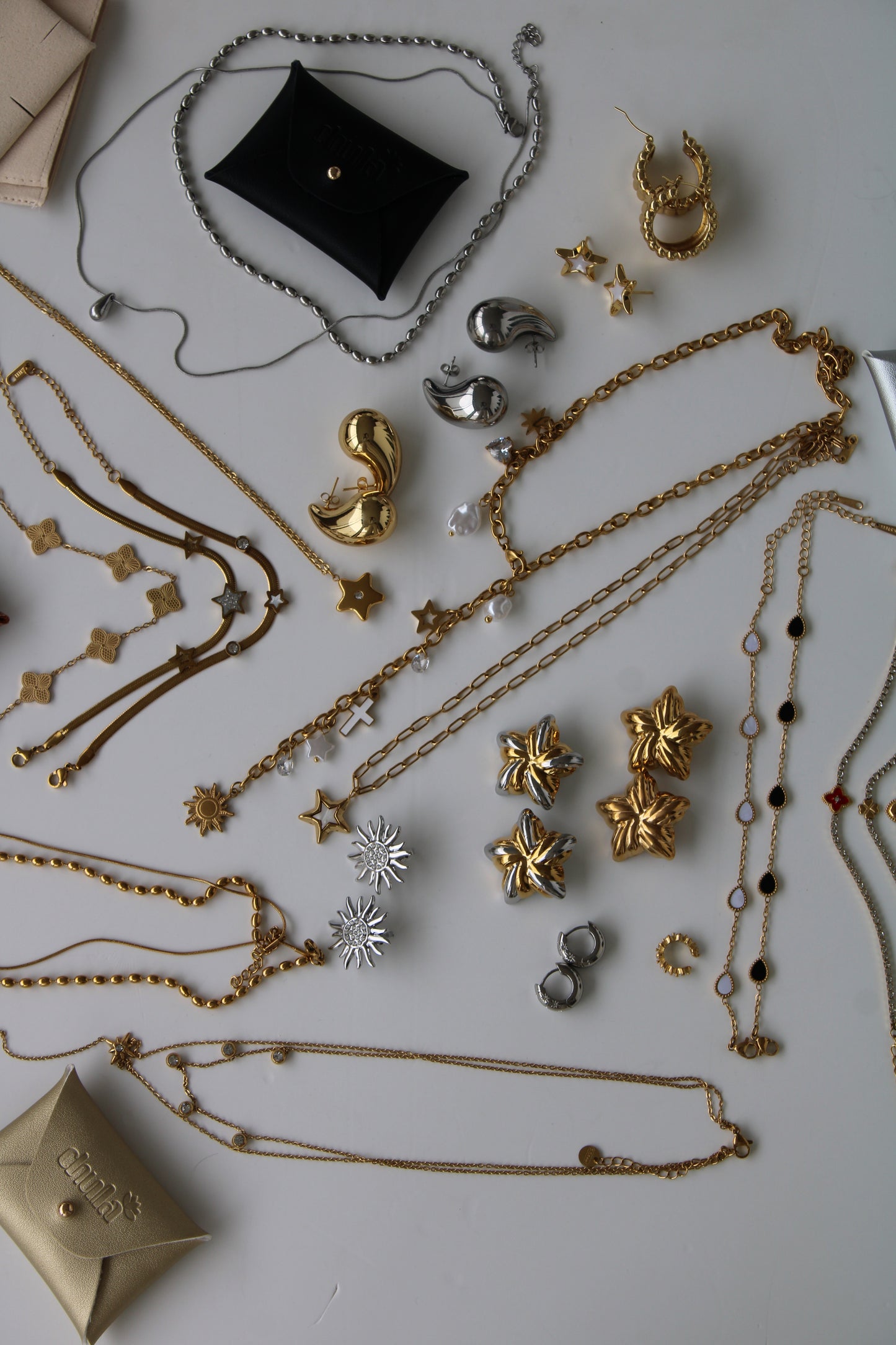 Collar Charm Mix — Sol, cruz, perlas y estrellas