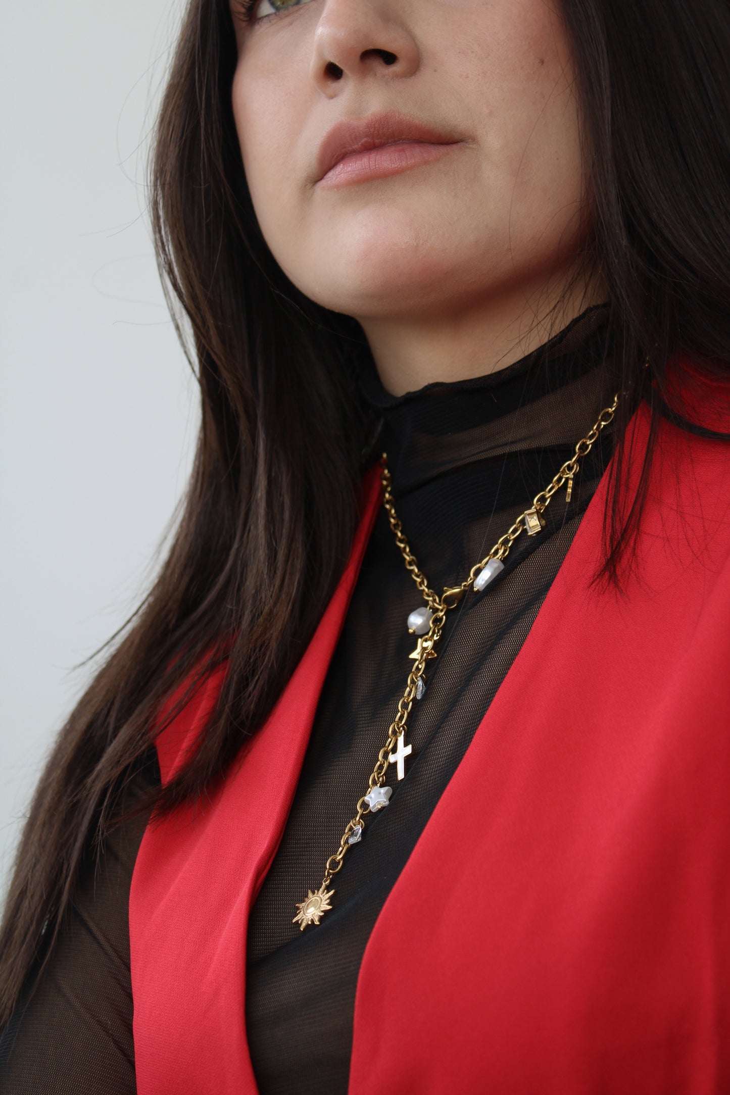 Collar Charm Mix — Sol, cruz, perlas y estrellas