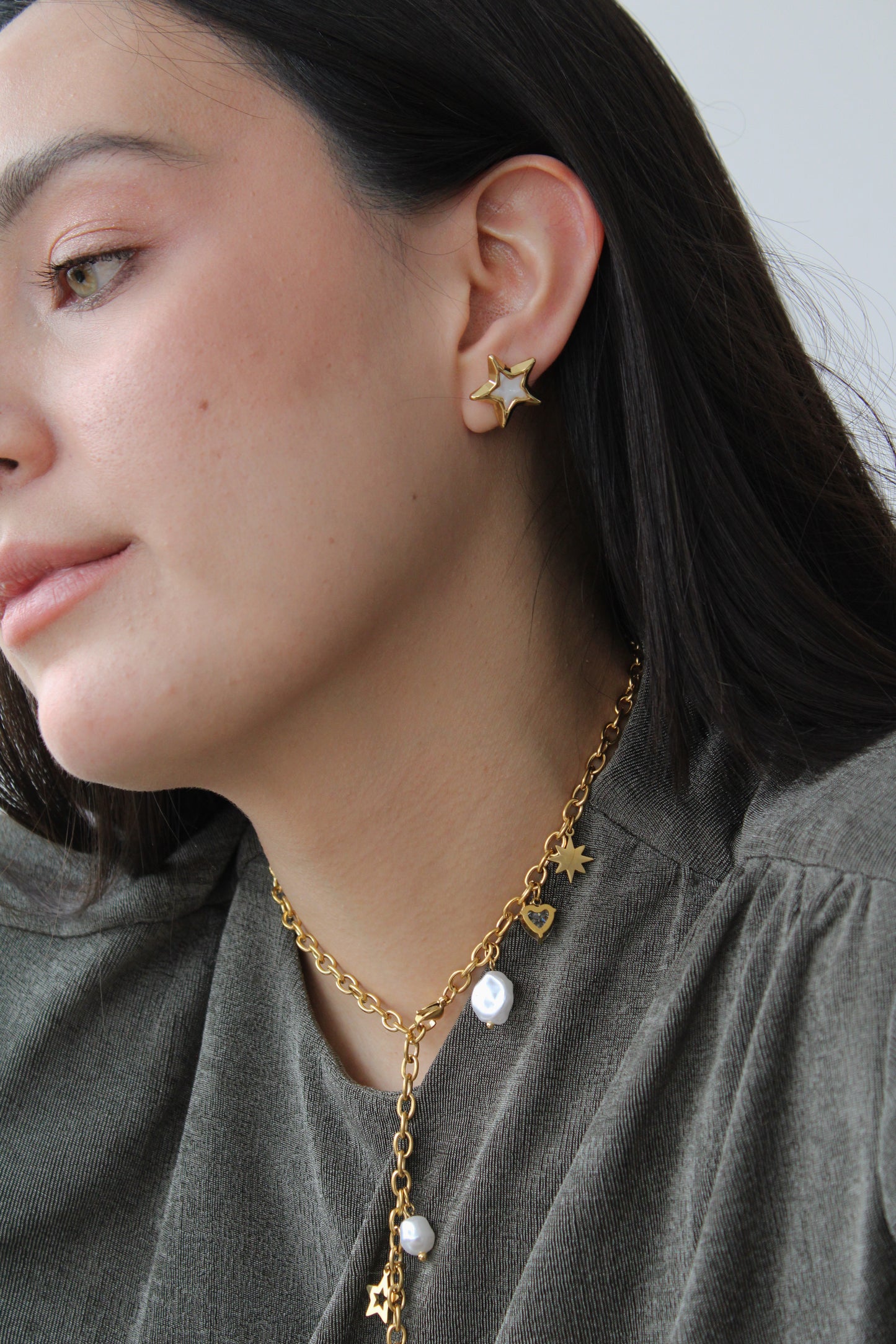 Collar Charm Mix — Sol, cruz, perlas y estrellas